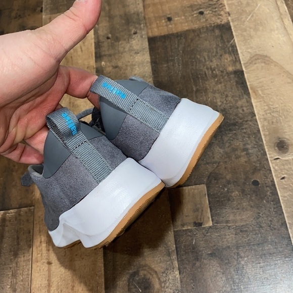 Native sneaker style gray slip on laser design cut out shoes size 6 - Picture 5 of 11